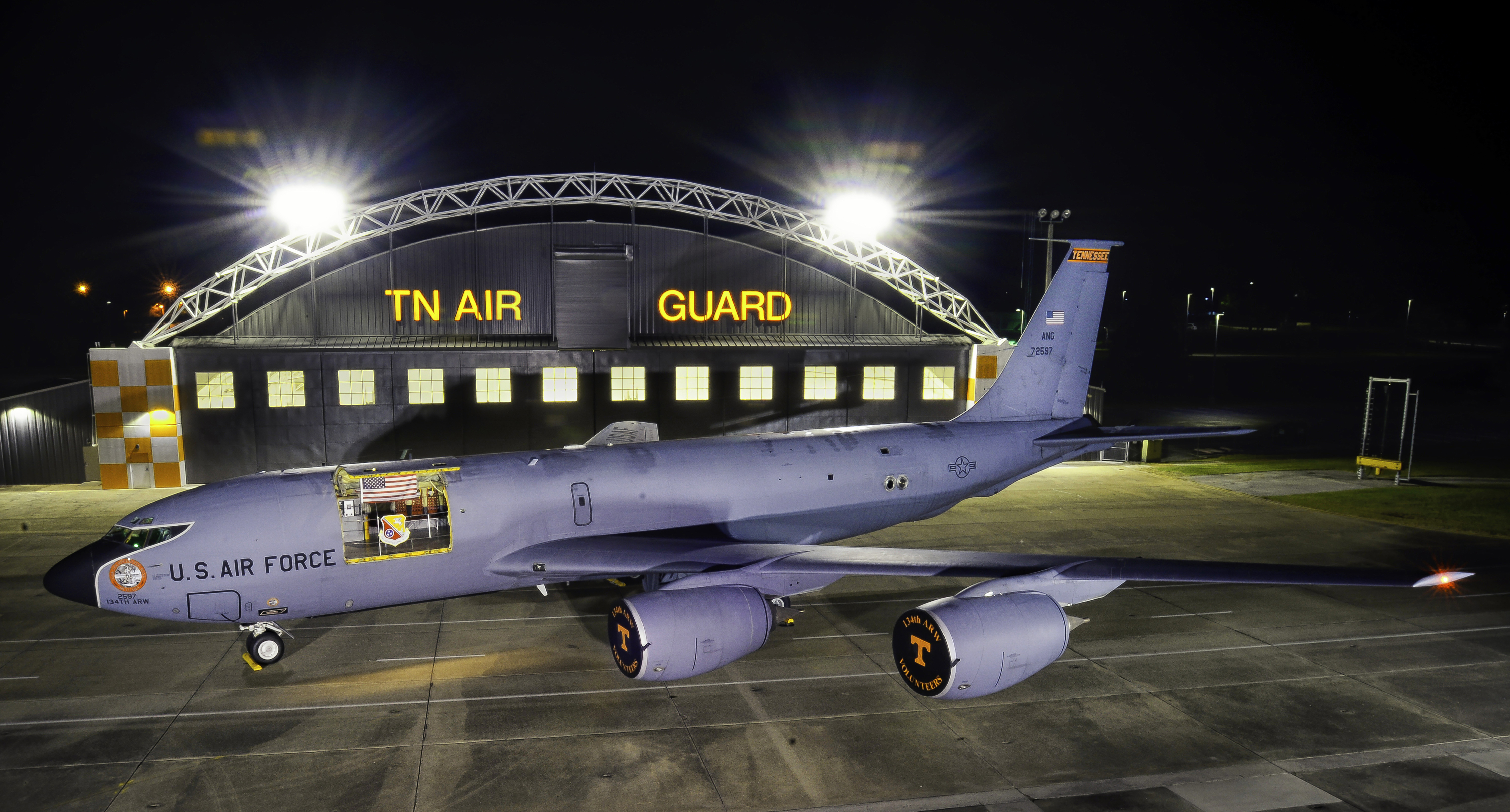 Image of KC-135 in front of hangar